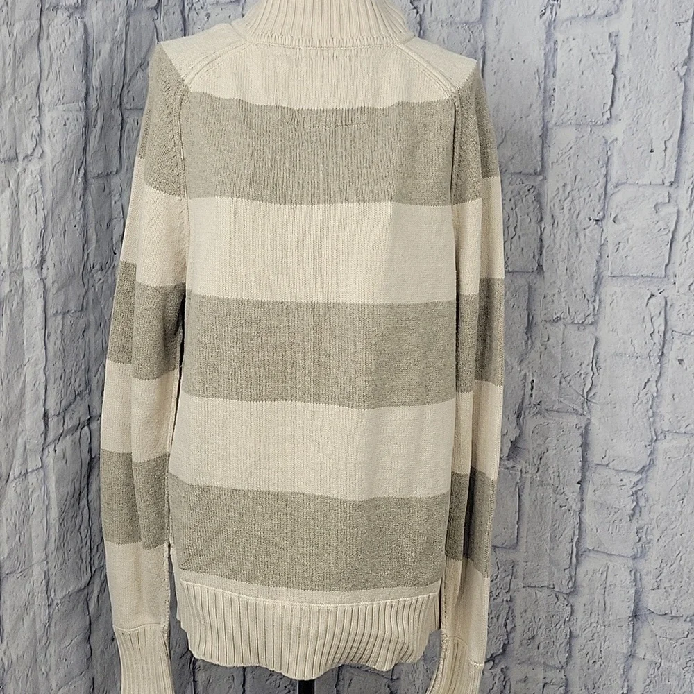 American Eagle Outfitters Gray and Cream Turtleneck‎ Sweater Medium
